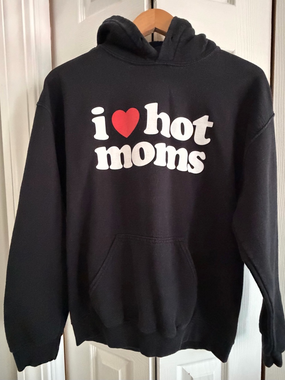 Danny Duncan ‘I love hot moms’ iconic black hoodie. Medium.
